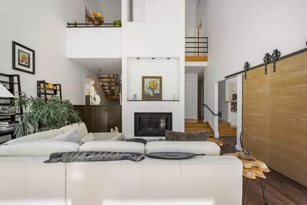 17 Juniper Ln, Framingham, MA 01701