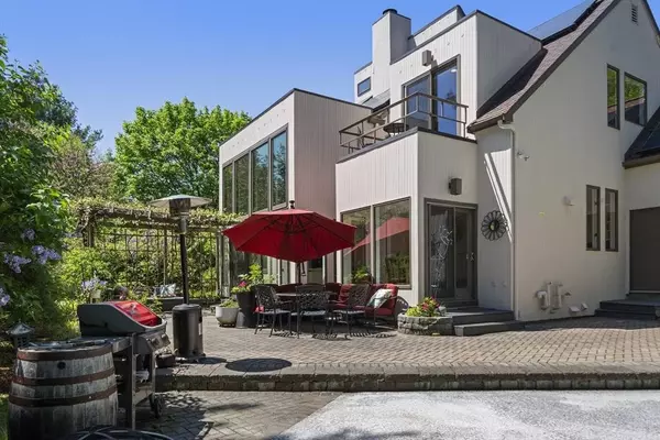 17 Juniper Ln, Framingham, MA 01701