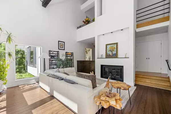 17 Juniper Ln, Framingham, MA 01701