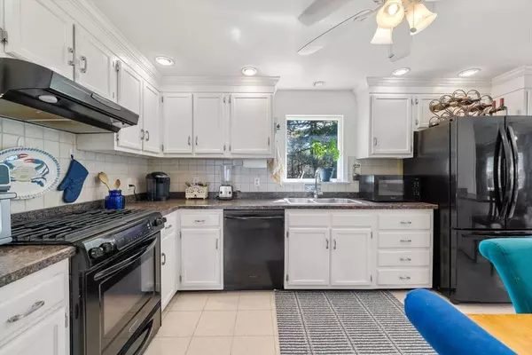 64 Gold Finch, Dennis, MA 02660