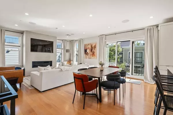 341 E St #3, Boston, MA 02127