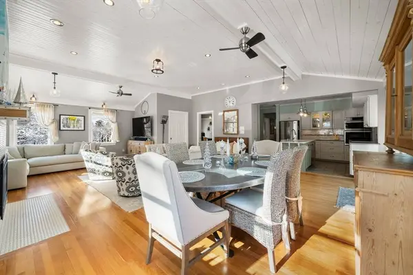 62 Oakland St Ext, Natick, MA 01760