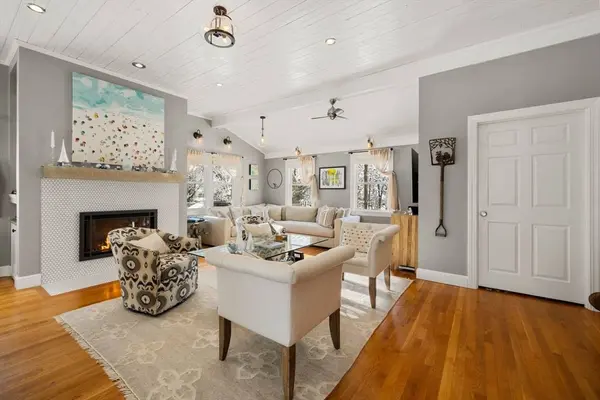 62 Oakland St Ext, Natick, MA 01760