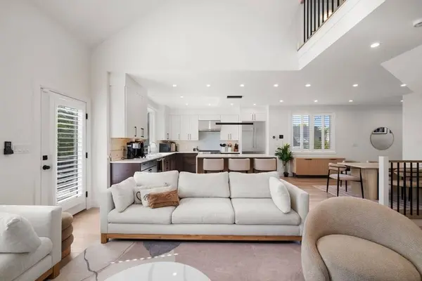 9 Johnson Pl #9, Newton, MA 02466