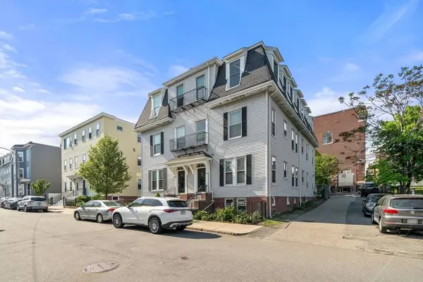 554 E 4th St #1B, Boston, MA 02127