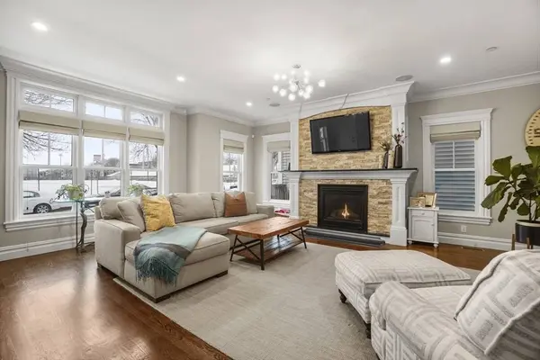 9 M St #2, Boston, MA 02127