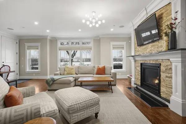 9 M St #2, Boston, MA 02127