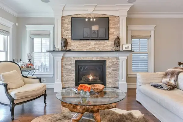 9 M St #2, Boston, MA 02127