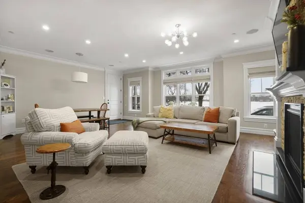 9 M St #2, Boston, MA 02127