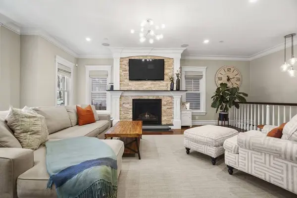 9 M St #2, Boston, MA 02127
