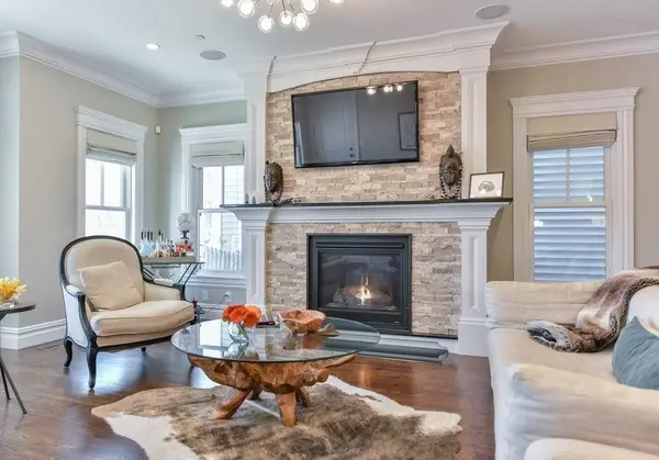 9 M St #2, Boston, MA 02127