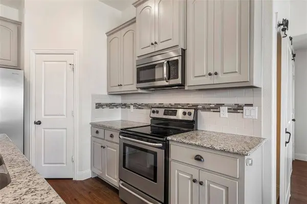 4012 Kensington Drive, Sanger, TX 76266