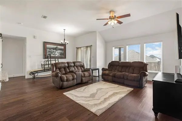 4012 Kensington Drive, Sanger, TX 76266