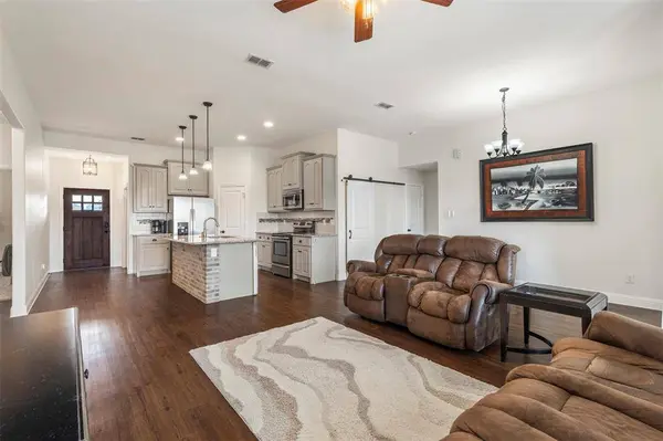 4012 Kensington Drive, Sanger, TX 76266