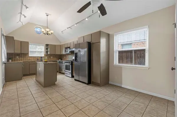 9209 Boundbrook Avenue, Dallas, TX 75243