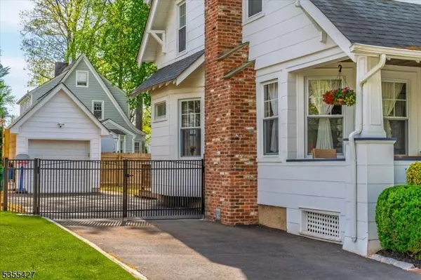 527 Coleman Pl, Westfield Town, NJ 07090