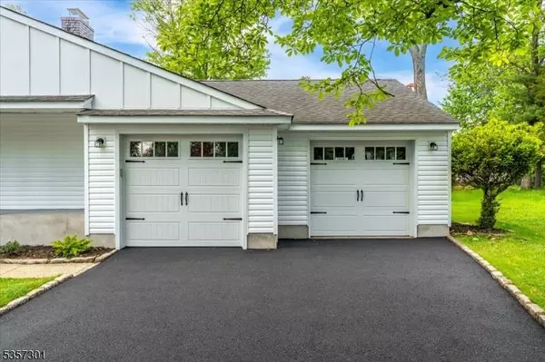 60 Riverside Dr, Florham Park Boro, NJ 07932