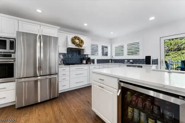 22 S Wickom Dr, Westfield Town, NJ 07090