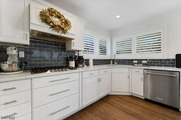 22 S Wickom Dr, Westfield Town, NJ 07090