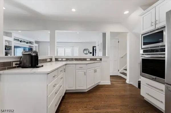 22 S Wickom Dr, Westfield Town, NJ 07090