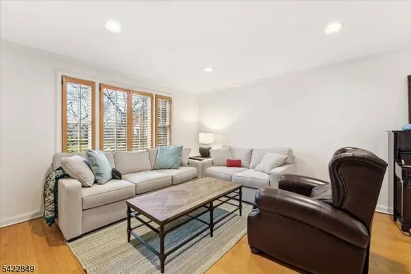 260 Walnut St #9, Westfield Town, NJ 07090