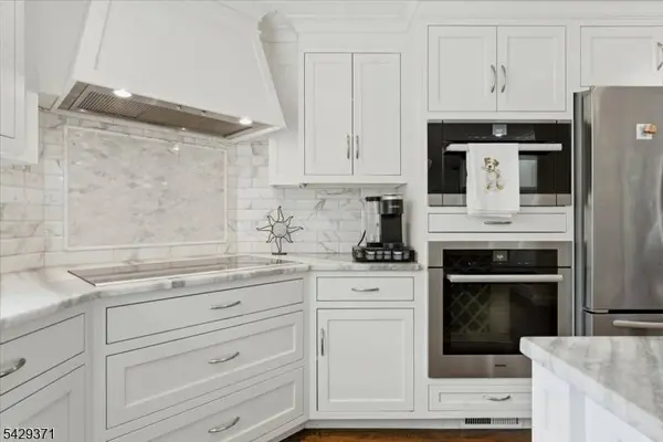 1061 Wychwood Rd, Westfield Town, NJ 07090