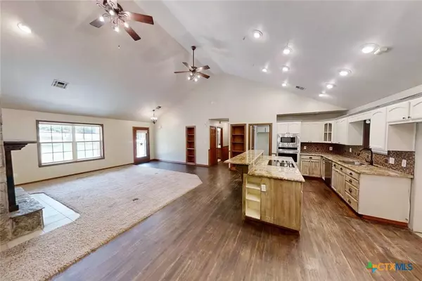 1260 Great Oaks DR, Salado, TX 76571