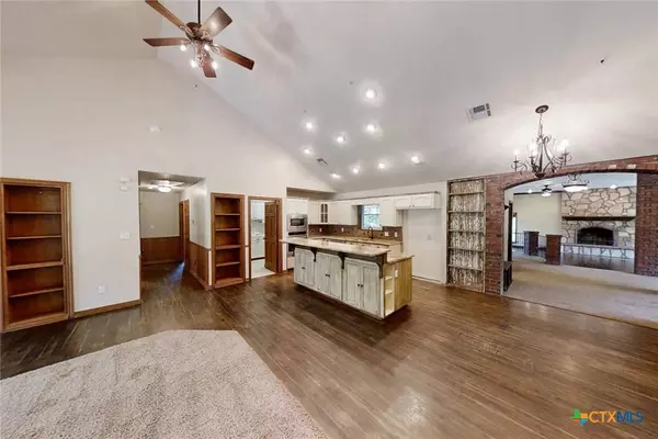 1260 Great Oaks DR, Salado, TX 76571