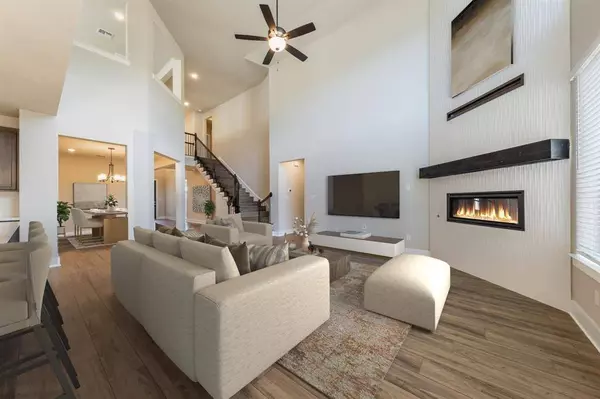 1012 Sage Thrasher CIR, Dripping Springs, TX 78620