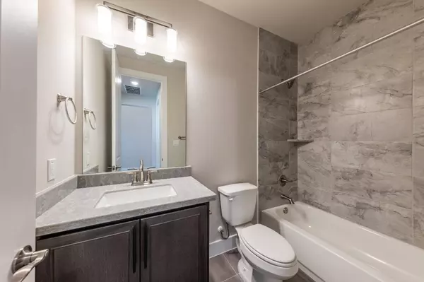 1012 Sage Thrasher CIR, Dripping Springs, TX 78620