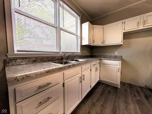 1303 9th ST, Columbus, IN 47201