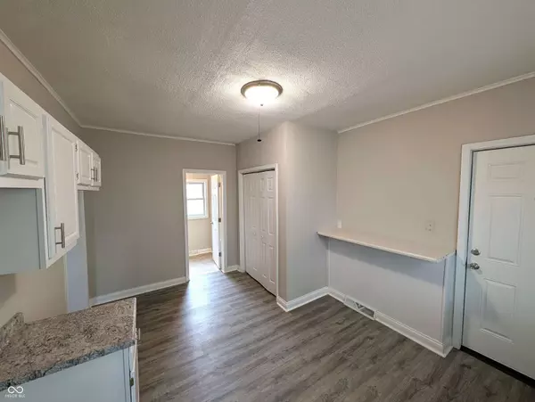 1303 9th ST, Columbus, IN 47201