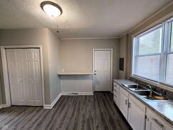 1303 9th ST, Columbus, IN 47201