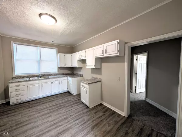 1303 9th ST, Columbus, IN 47201