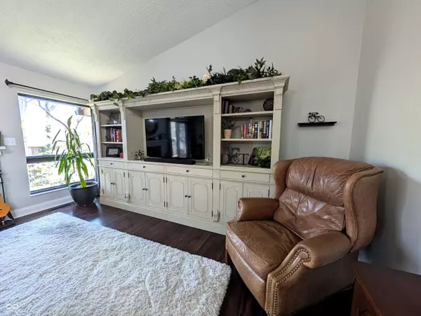 21 Osage CT, Columbus, IN 47201