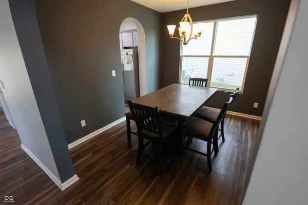 2016 Creek Bank DR, Columbus, IN 47201