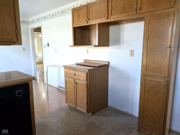 6204 E 50 N, Columbus, IN 47203