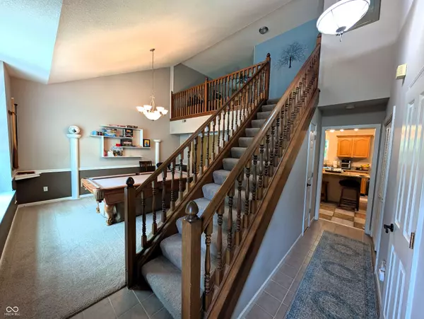 2879 Prairie Stream WAY, Columbus, IN 47203