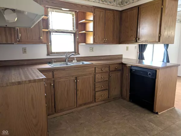 6204 E 50 N, Columbus, IN 47203