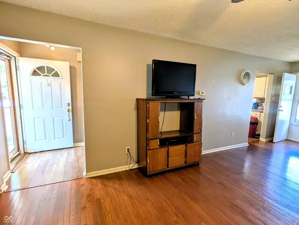 207 S Pleasant ST, Edinburgh, IN 46124