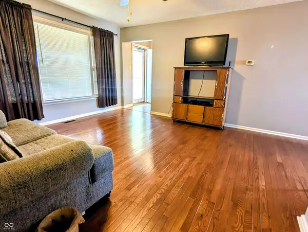 207 S Pleasant ST, Edinburgh, IN 46124