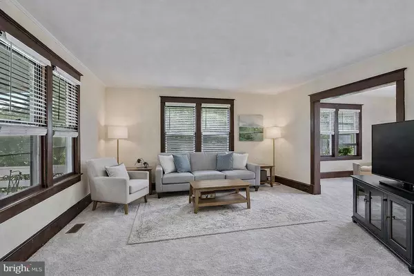 200 S ORCHARD DR, Purcellville, VA 20132