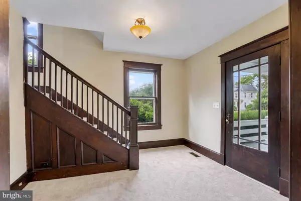 200 S ORCHARD DR, Purcellville, VA 20132