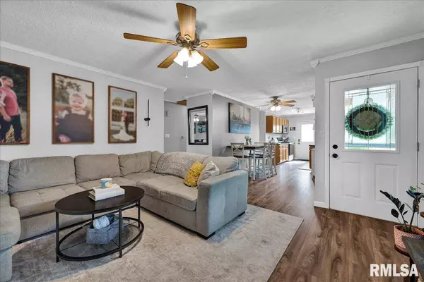 301 DEVONSHIRE RD, Washington, IL 61571