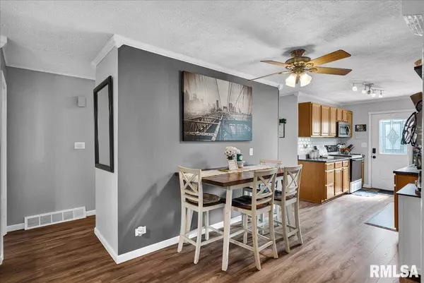 301 DEVONSHIRE RD, Washington, IL 61571