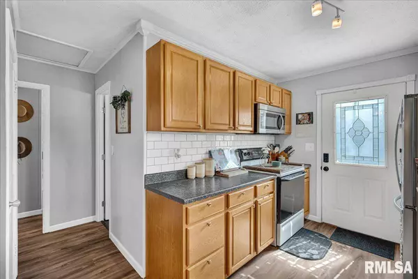 301 DEVONSHIRE RD, Washington, IL 61571