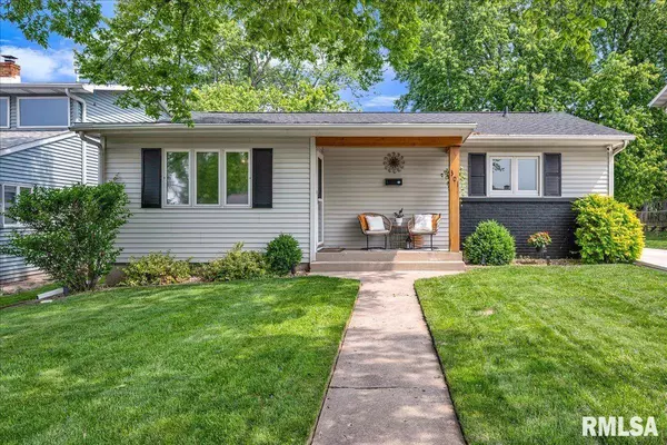 301 DEVONSHIRE RD, Washington, IL 61571