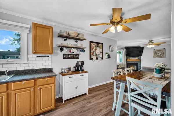 301 DEVONSHIRE RD, Washington, IL 61571