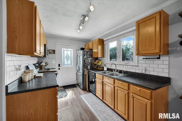 301 DEVONSHIRE RD, Washington, IL 61571