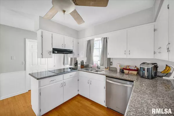 2109 GLENVIEW DR, Pekin, IL 61554